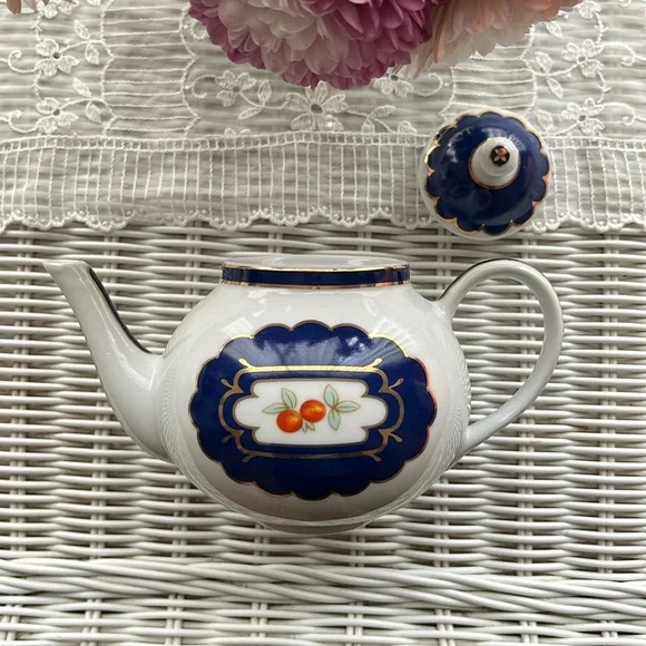 RARE Pleasant Company Felicity Merriman’s Teapot - Picture 5 of 7